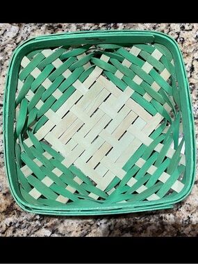 Longaberger basket signed by renowned weaver Mary Senter, dated 2022